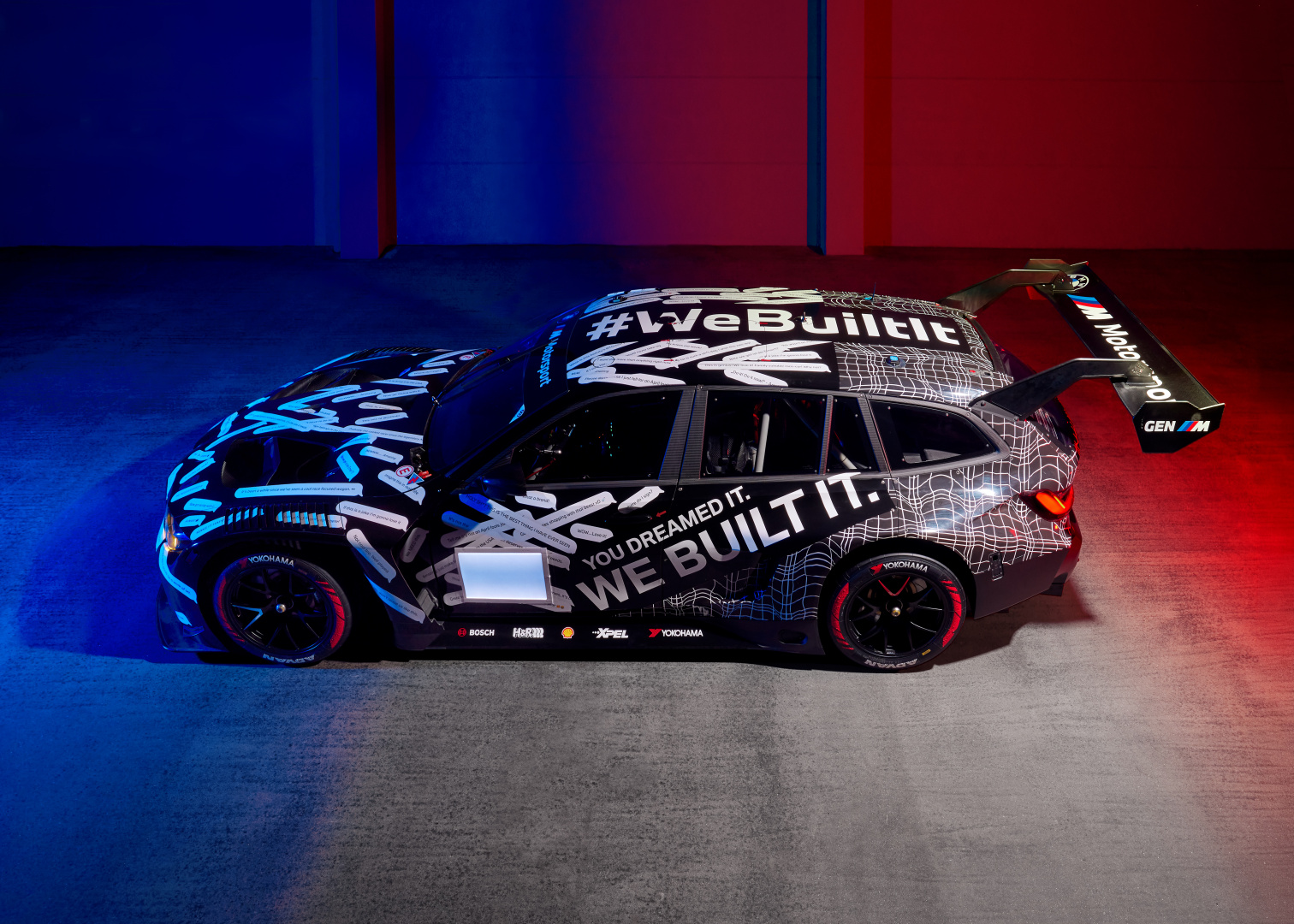 SMALL_P90632550_highRes